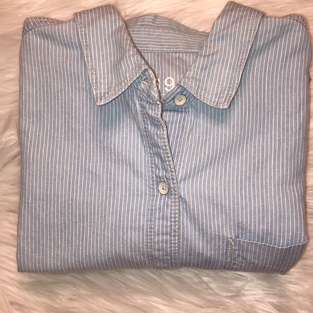 🚂 GAP Button down Top -Like NEW